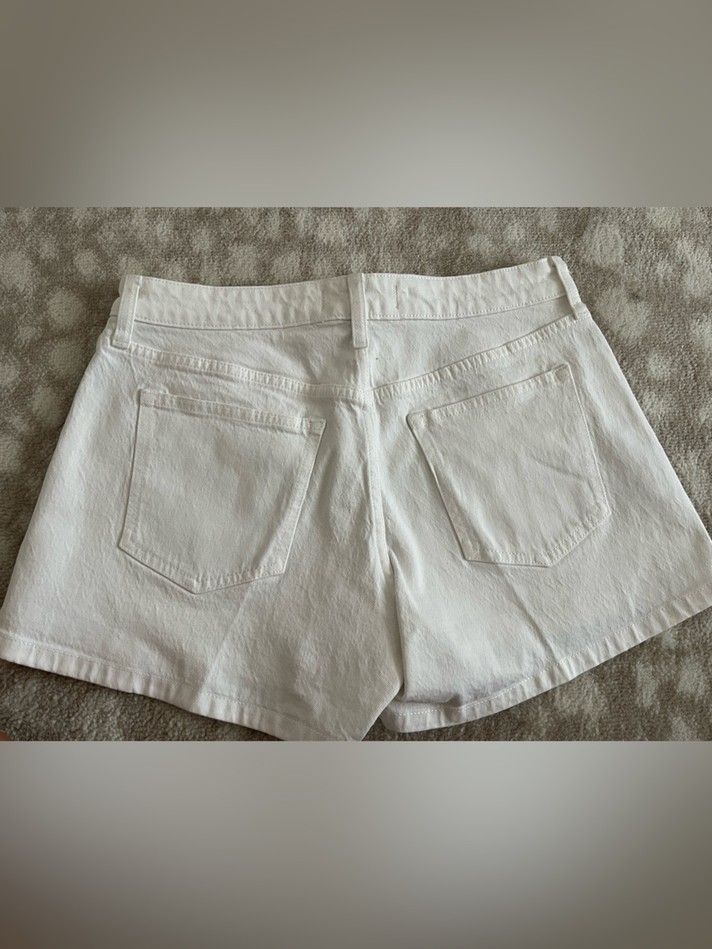 White Abercrombie shorts - Picture 4 of 7